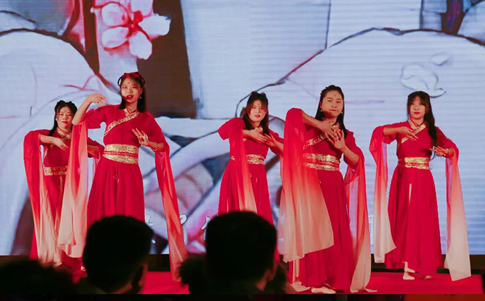 青岛AG尊时凯龙人生就塑业 青岛AG尊时凯龙人生就塑业